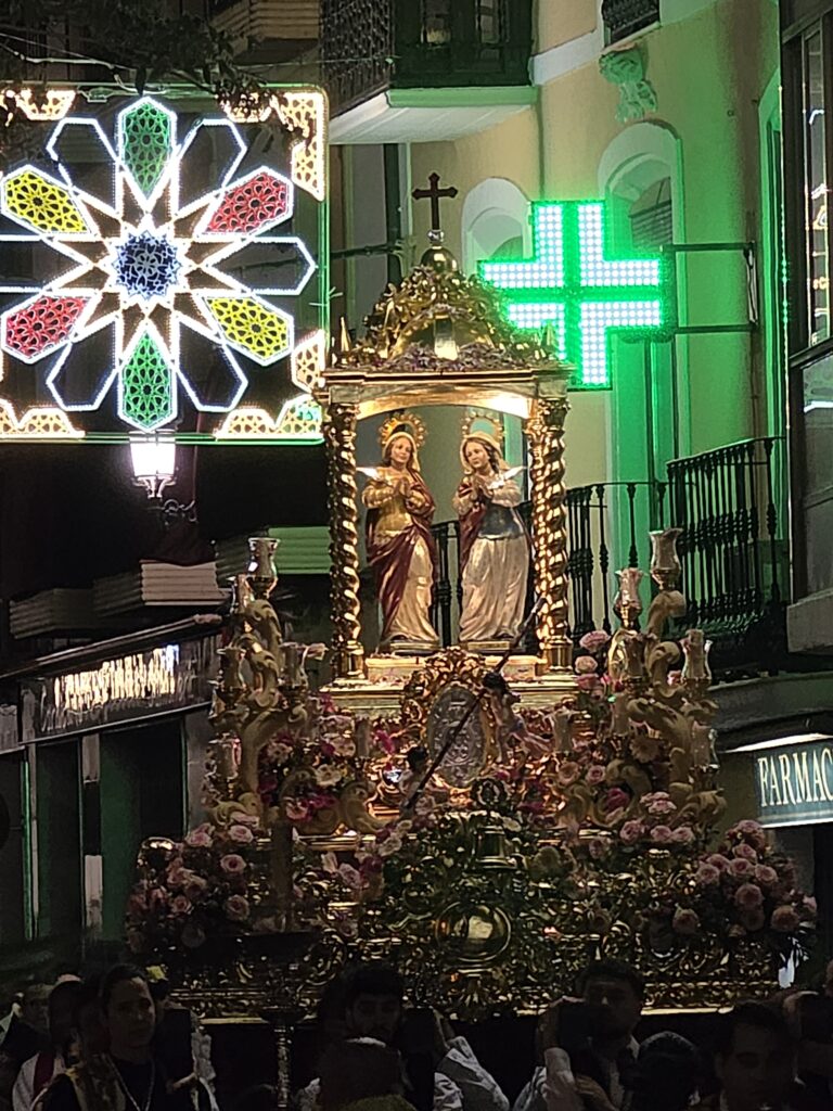 ¡VIVAN LAS SANTAS!